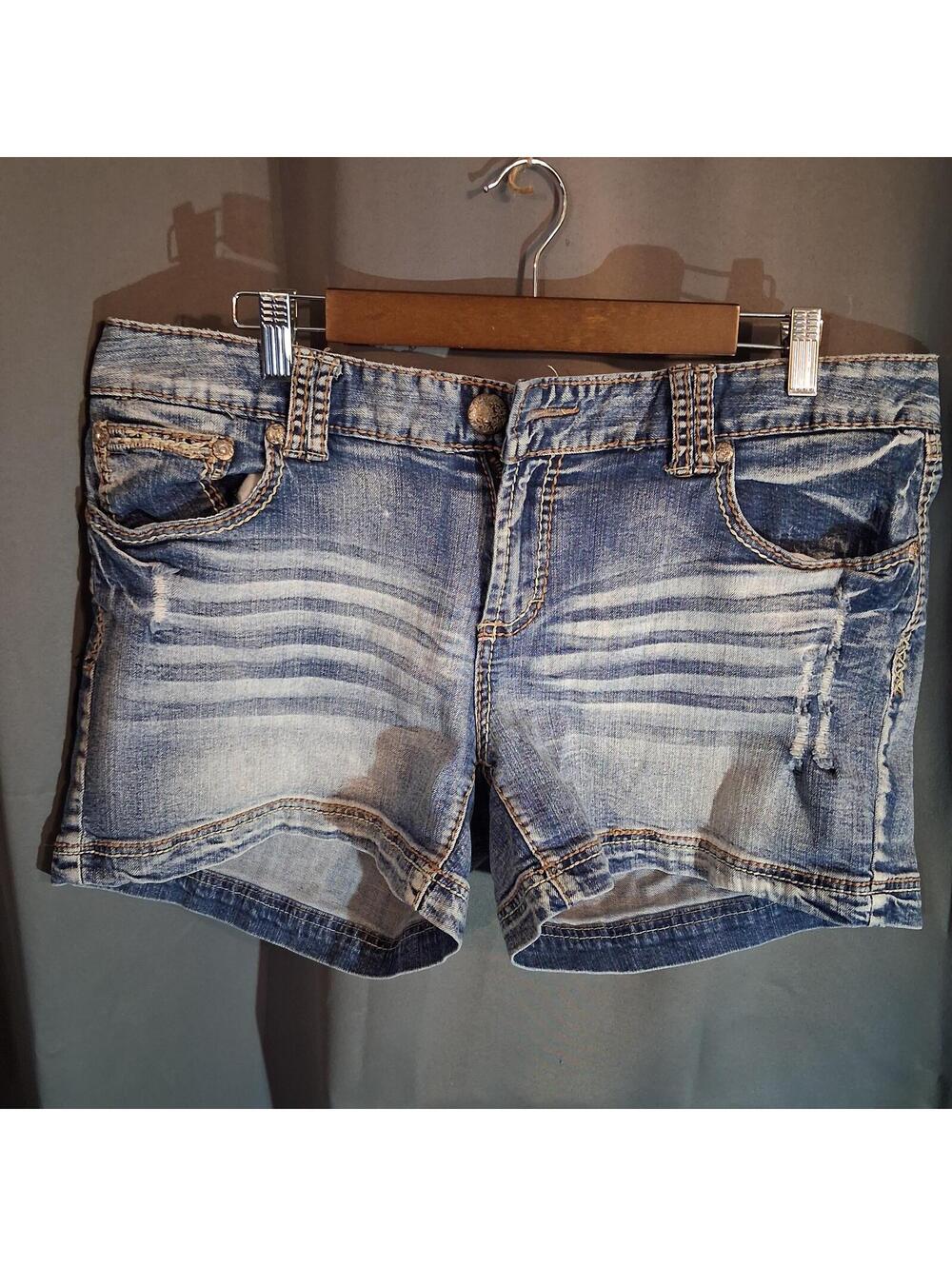 Maurices Women's Denim Shorts Size 16